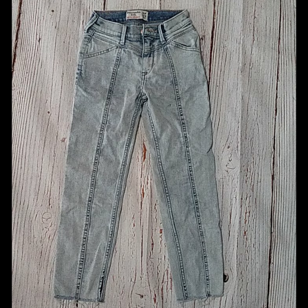 Abercrombie girls distressed hem jeans NWOT